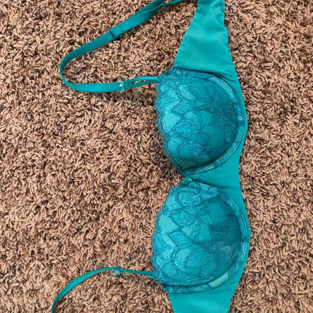 Victoria’s Secret 34B push up bra